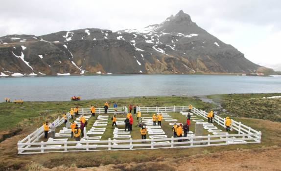 Perambulando pelo cemitério de Grytviken, na Geórgia do Sul